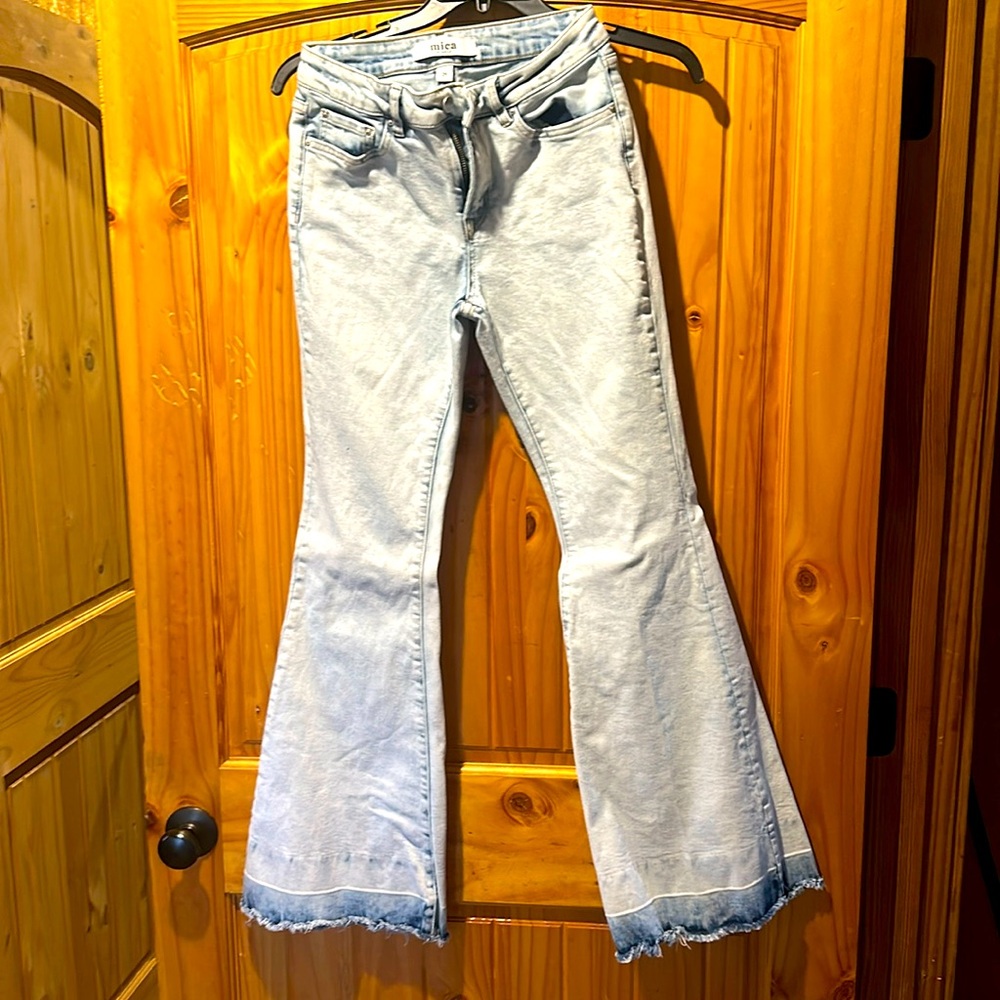 Mica Acid Wash Jeans. High stretch. 33 length
